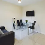 New! Classic 3Br House Just 15 Mins To City Centre