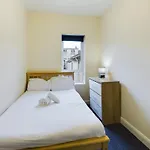New! Classic 3Br House Just 15 Mins To City Centre