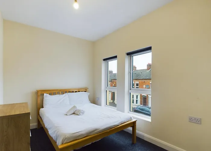 New! Classic 3Br House Just 15 Mins To City Centre