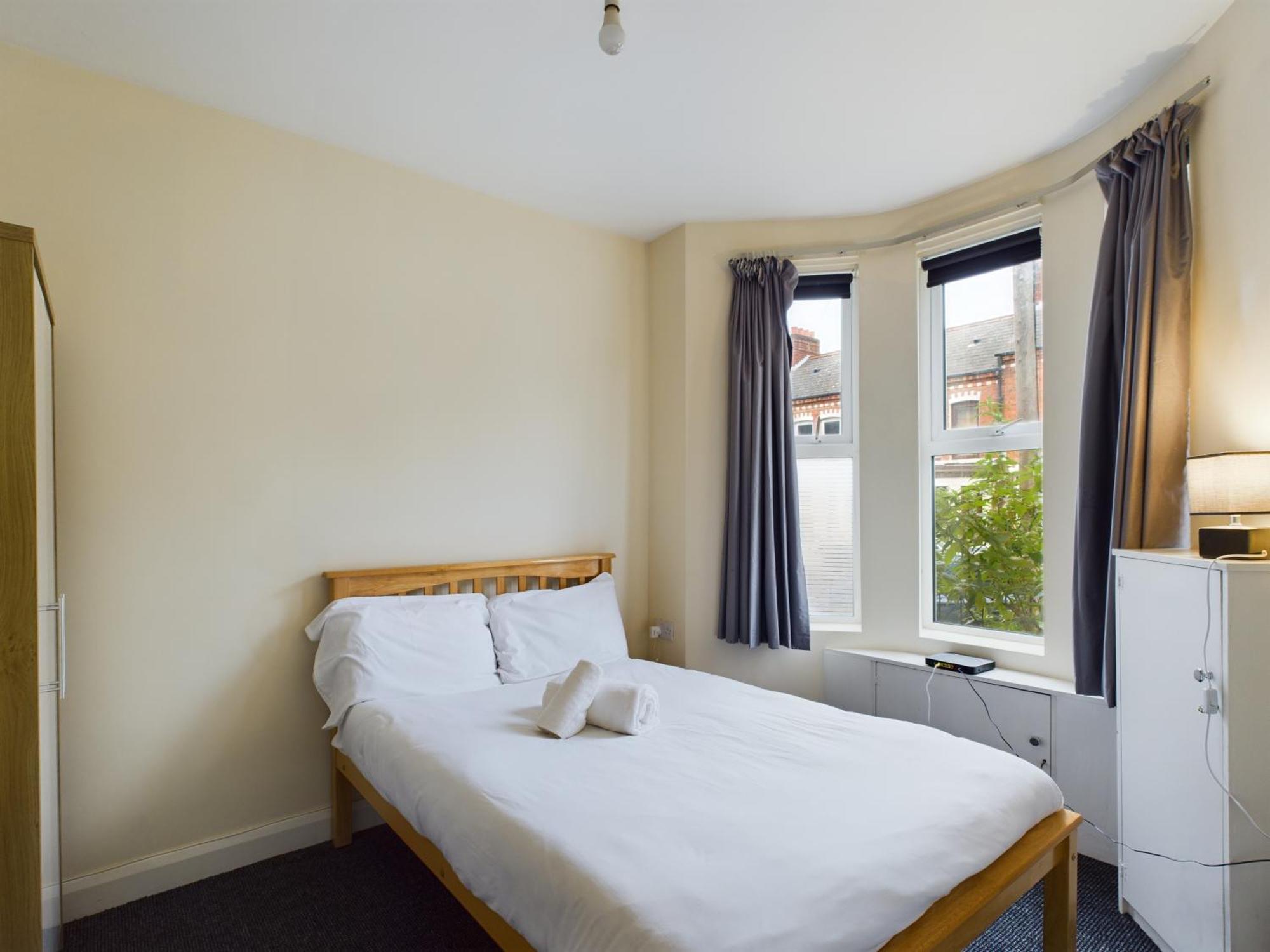 New! Classic 3br House Just 15 Mins To Centre Apartment