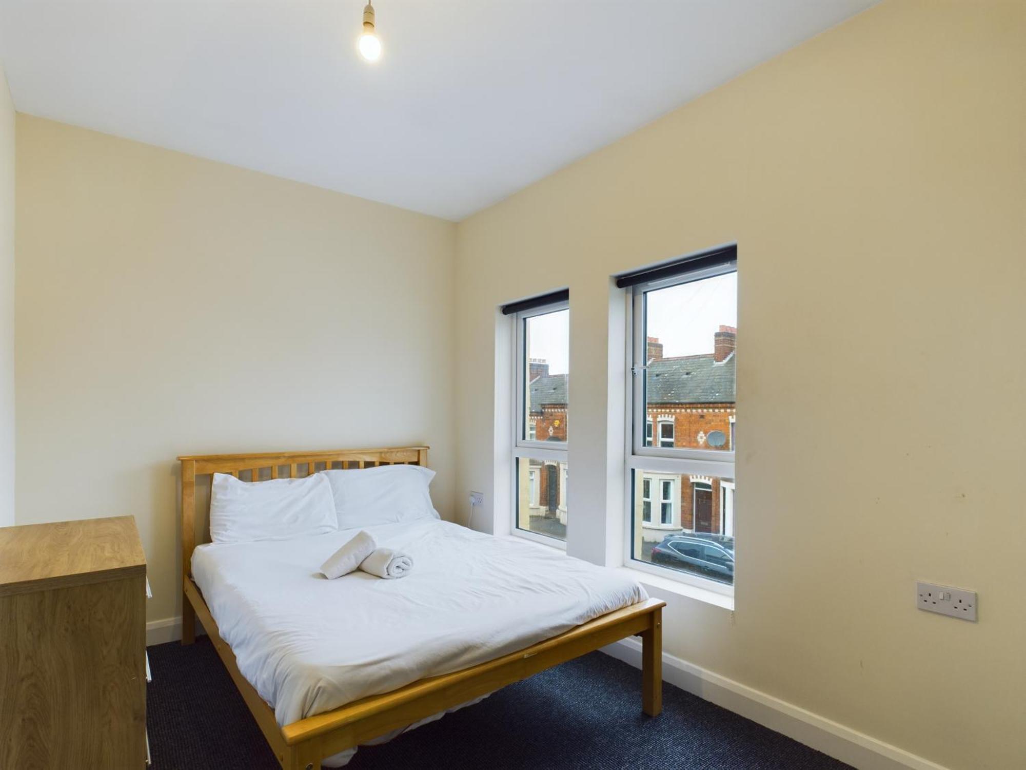 New! Classic 3br House Just 15 Mins To Centre Apartment